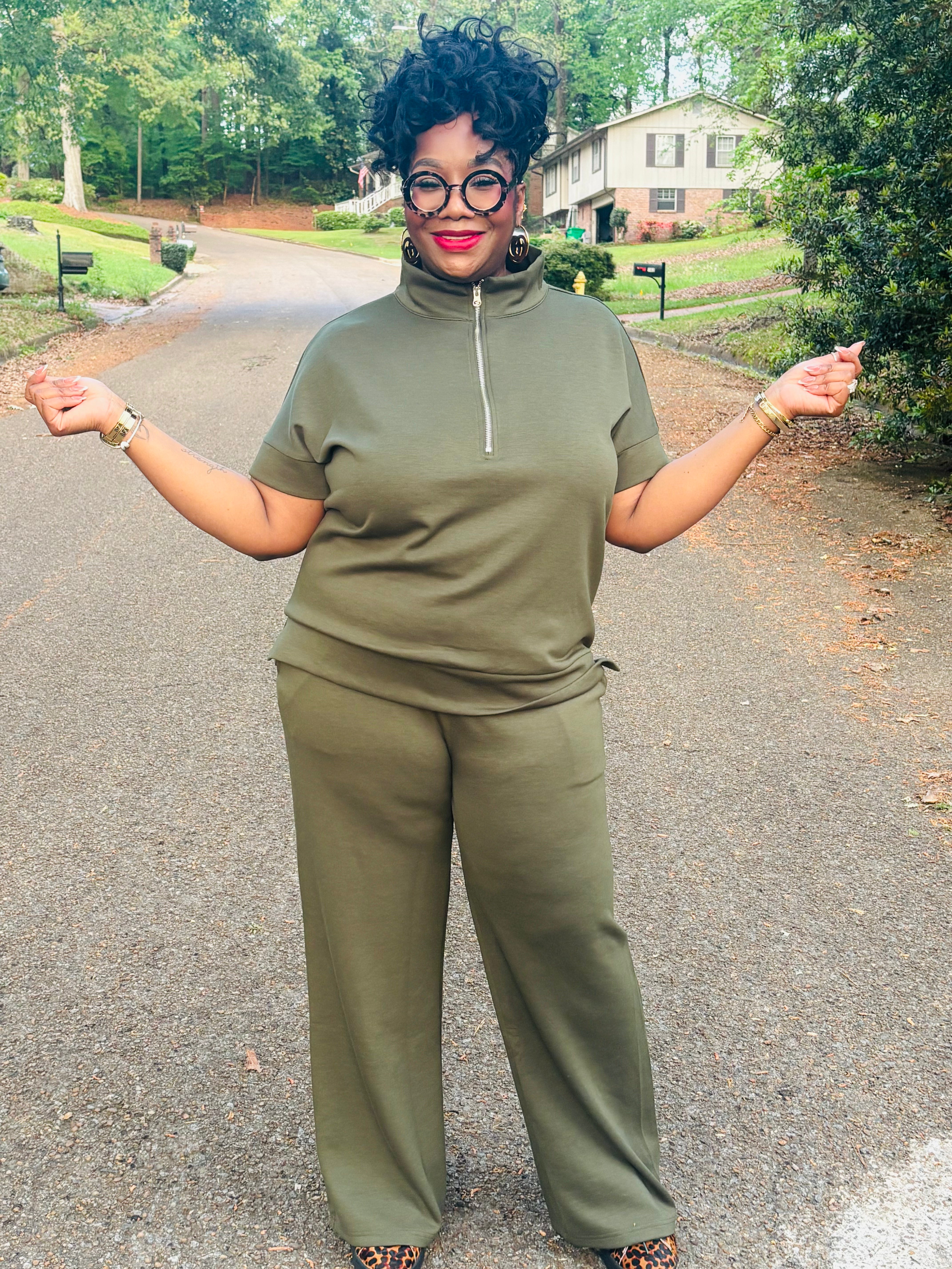Olive Half Zip Scuba Matching Set – https://shesplushboutique.com